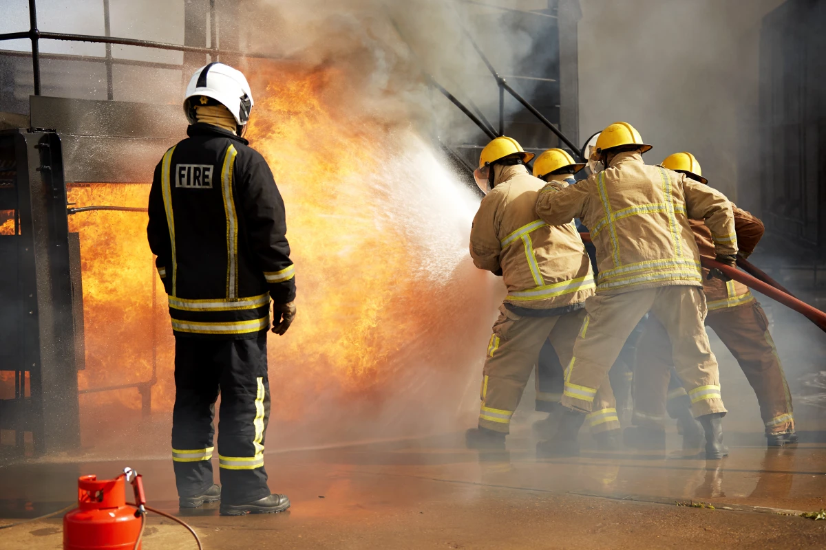 Normes de sécurité incendie pour les conciergeries Airbnb : protégez vos biens et vos hôtes